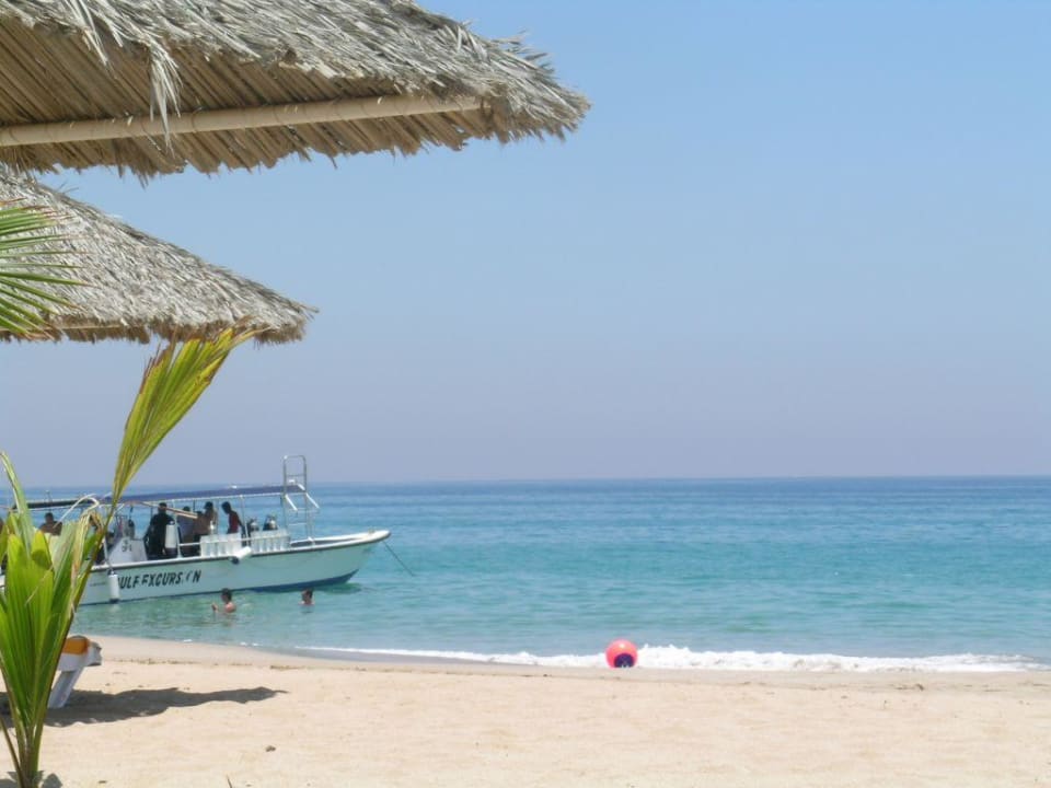 Vom Strand aus Hotel Le Meridien Al Aqah Beach Resort