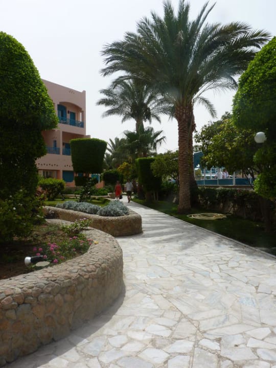 Дорожка от пляжа Hotel Le Pacha Beach Resort