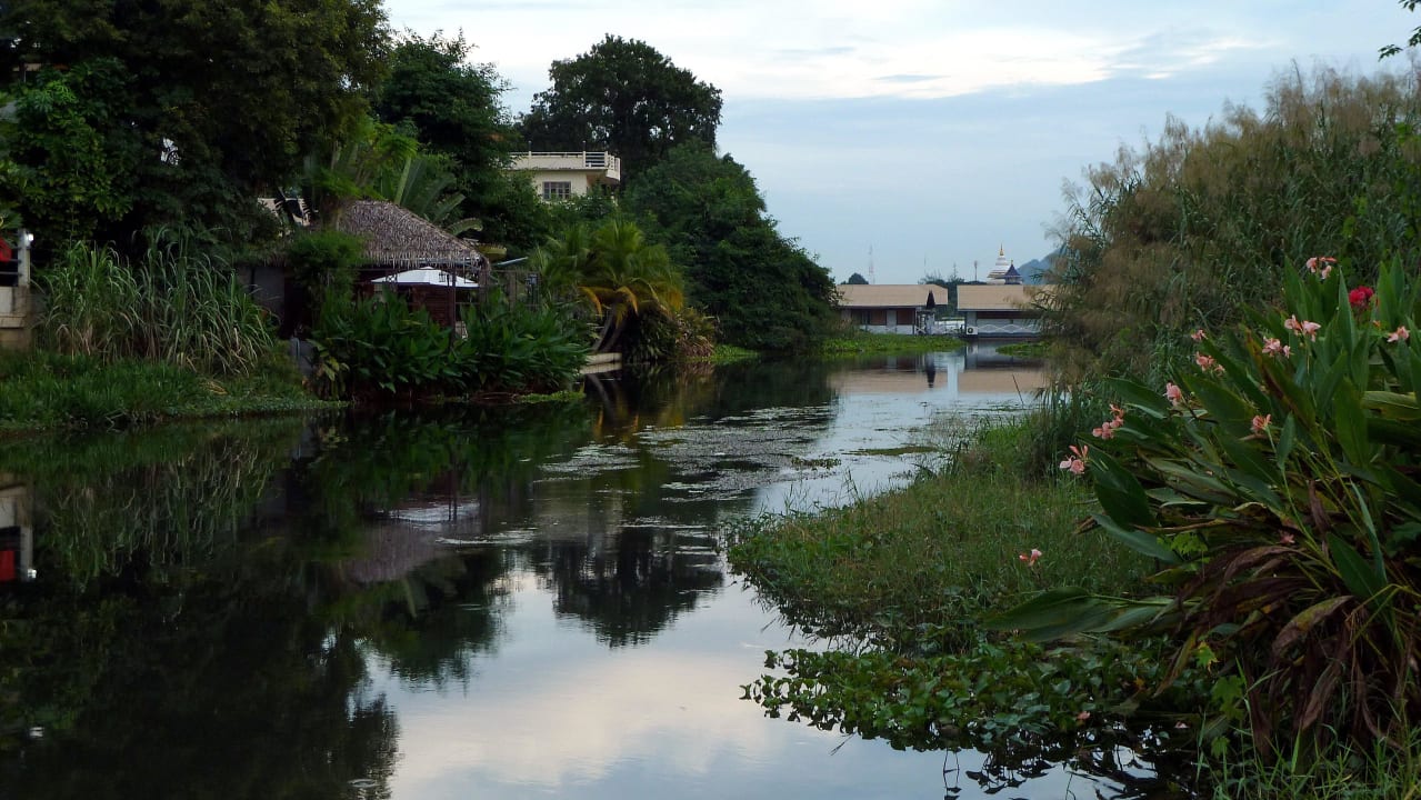 Terrassenblick zum Fluß Guesthouse Noble Night