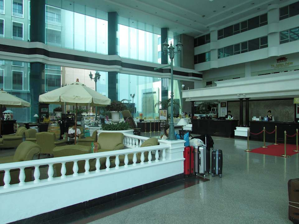 Hotellobby mit Rezeption Hotel Windsor Suites & Convention