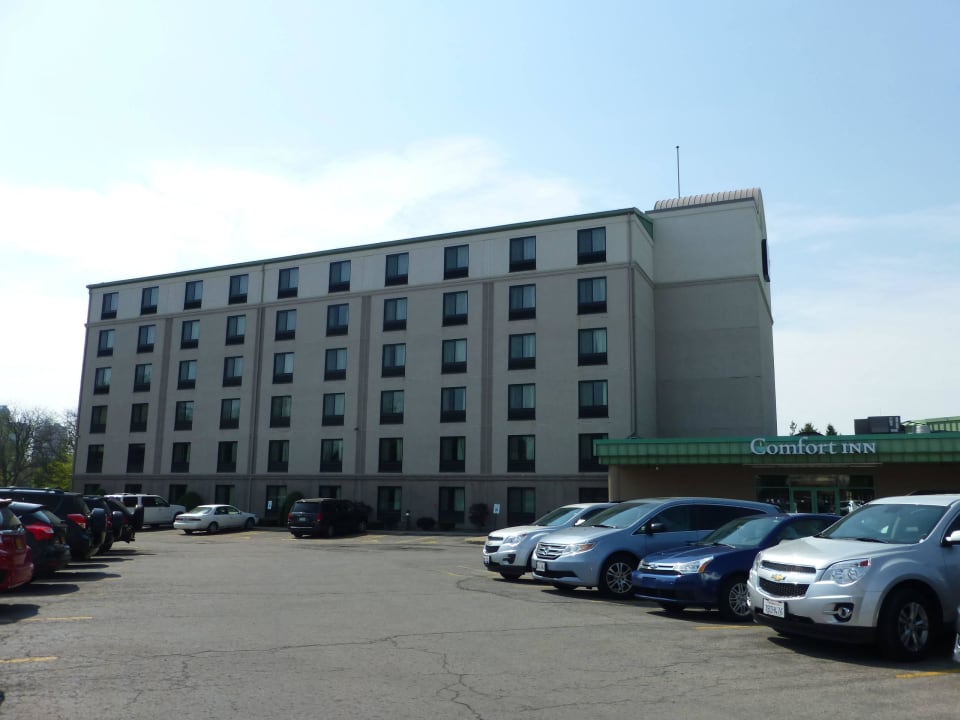 Aussenansicht mit Parkplatz Hotel Comfort Inn - The Pointe