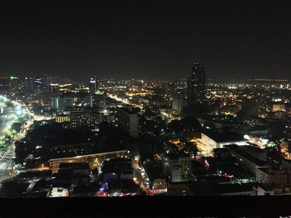 Zimmeraussicht bei Nacht 31ster Stock Hilton Pattaya