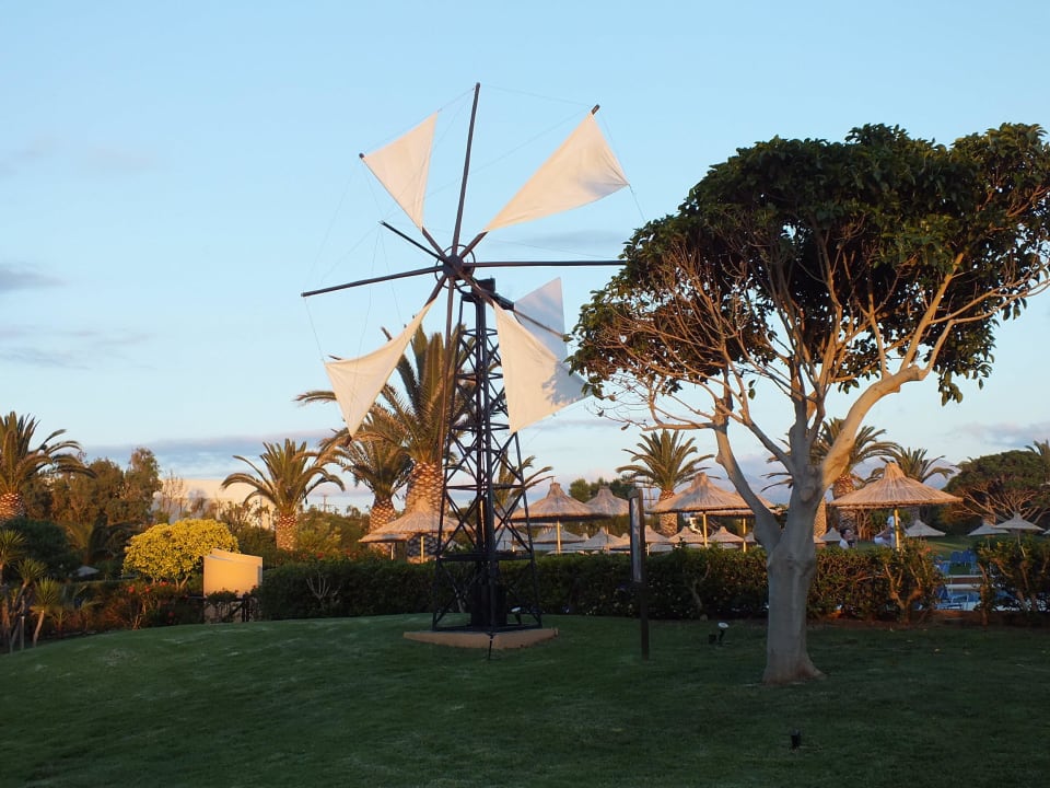 Mooi aangelegde tuin Anissa Beach & Village