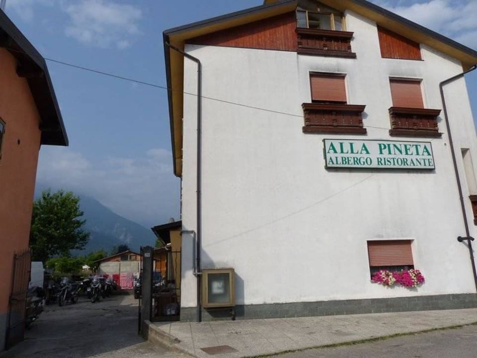 Seitenansicht Pension Alla Pineta