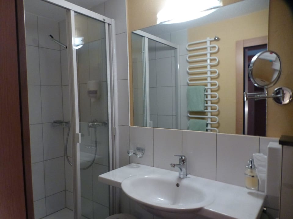 Bad / Toilette rechts nicht sichtbar. Aktiv Hotel & SPA Hannigalp