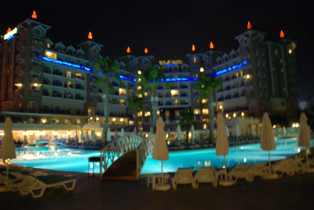 Hotel bei Nacht Side Mare Resort & Spa
