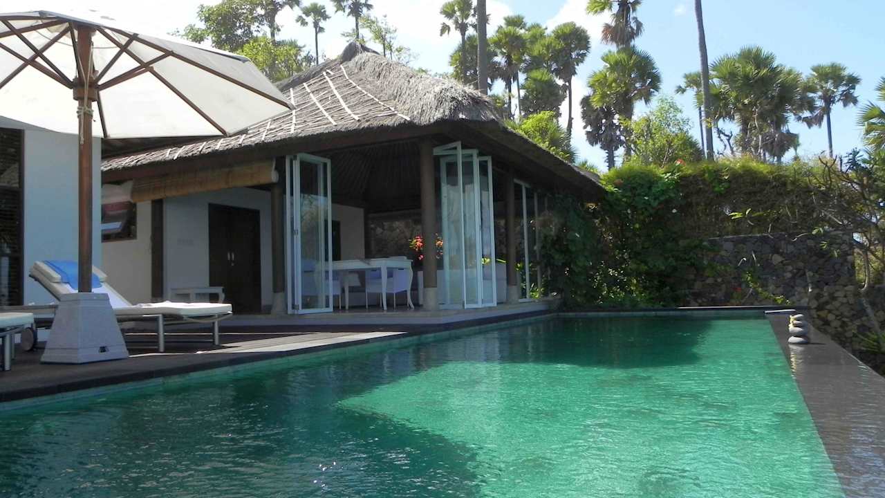 Blick vom privaten Pool zum Wohnbereich Shunyata Villas Bali