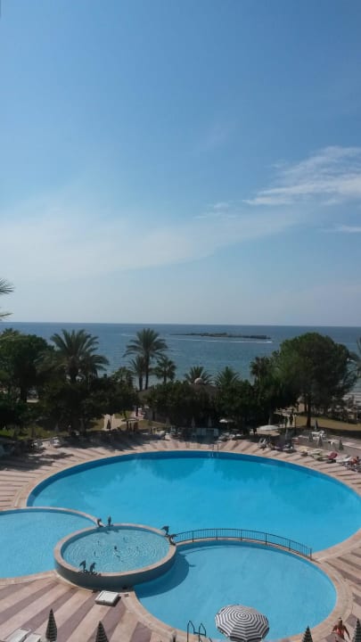 Poolanlage bei Tag Top Hotel