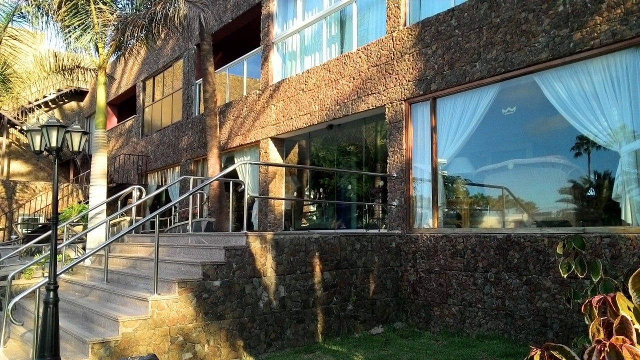 Hinterer Hotelausgang Hotel Riu Palace Oasis