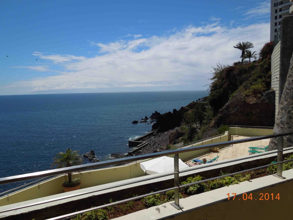 Aussicht vom Balkon nach rechts Hotel Madeira Regency Cliff