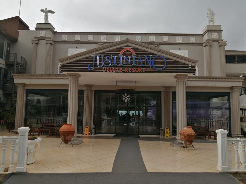 Lobby Justiniano Deluxe Resort