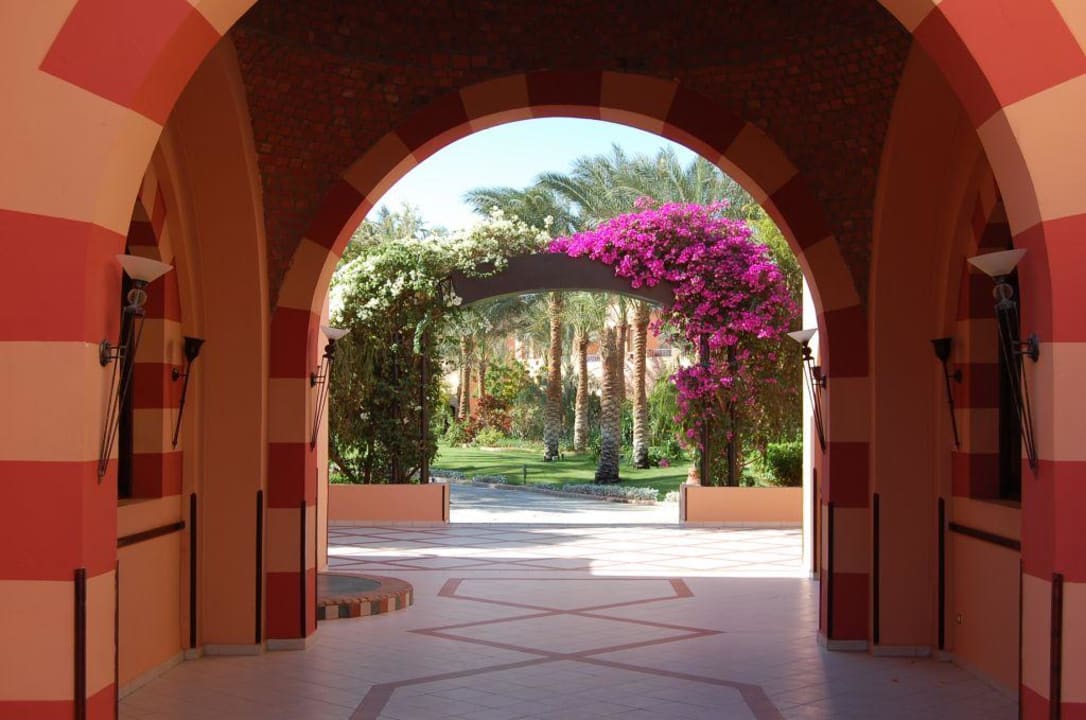 Hintereingang zur Hotelanlage Jaz Makadi Oasis Resort