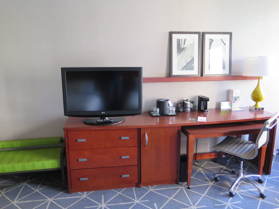 TV und Schreibtisch Hotel Courtyard by Marriott Manhattan Midtown East