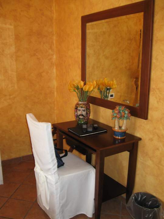 Schreibtisch Melograno B&B Villa Barone