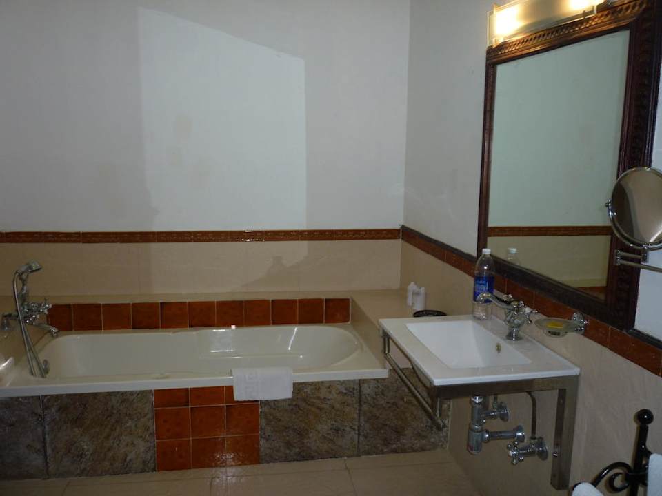 Badewanne mit Waschtisch Hotel Ranbanka Palace