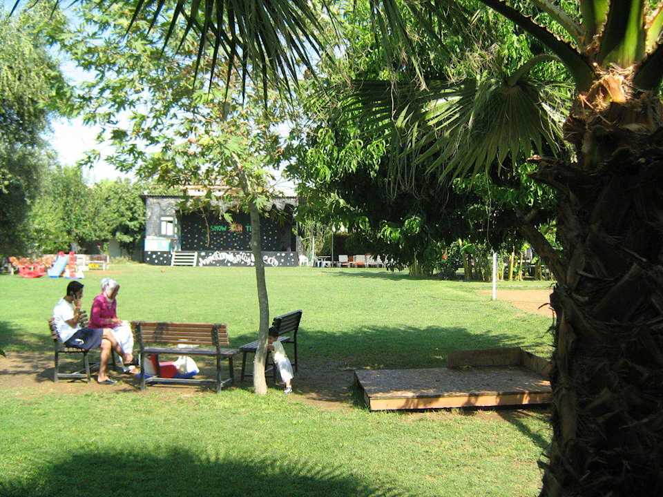 Gartenanlage mit hinterem Animationsbereich Sun Club Hotel