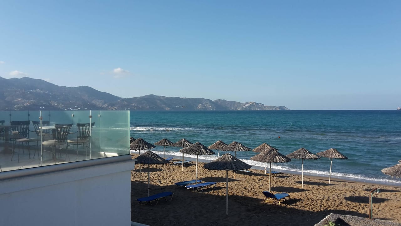 Blick vom Pool zum Strand (November) Civitel Creta Beach