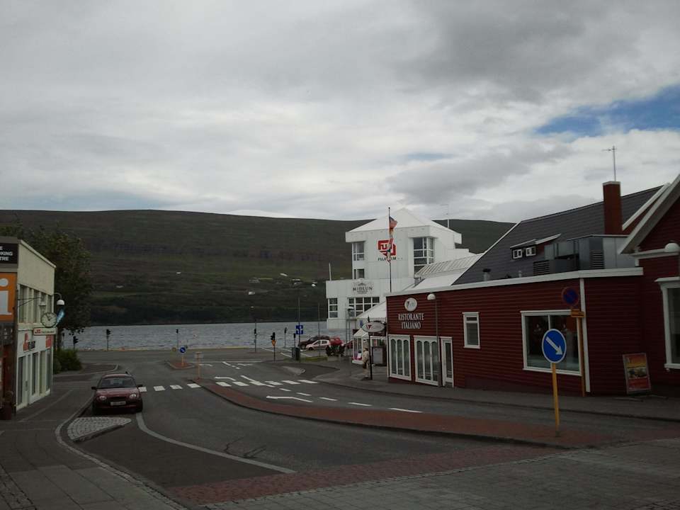 Przy głównej ulicy Akureyri Backpackers