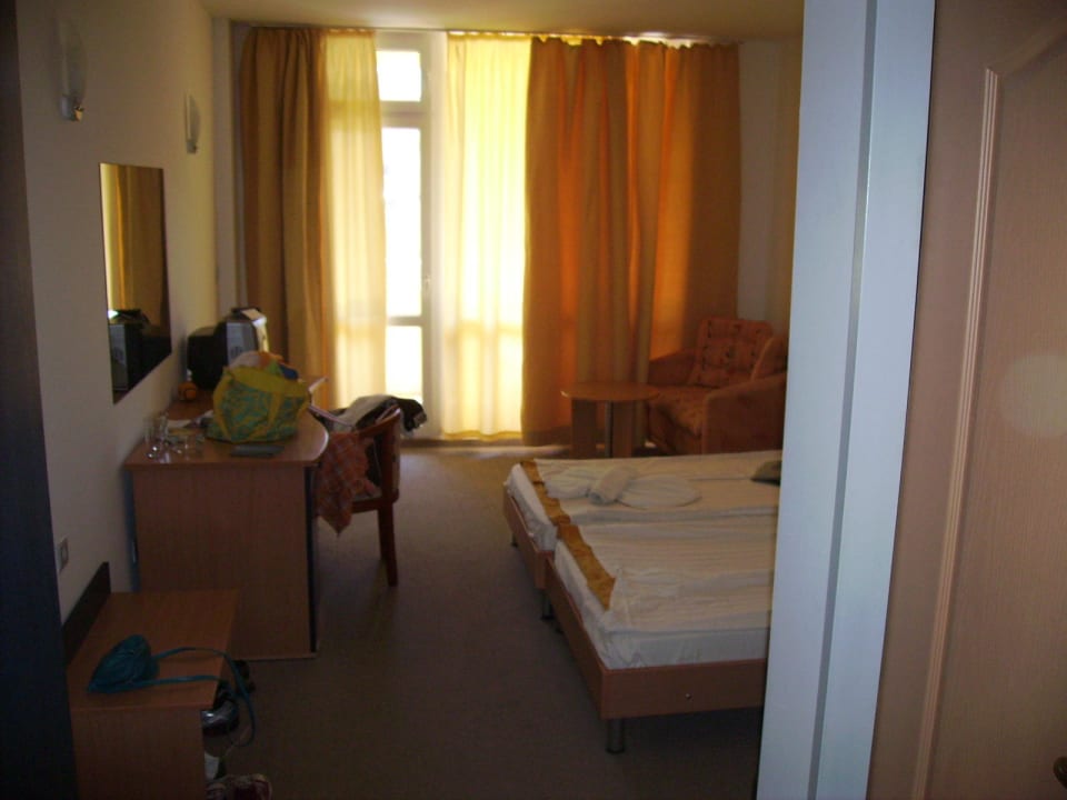 Blick von der Eingangstür ins Zimmer  HVD Club Bor