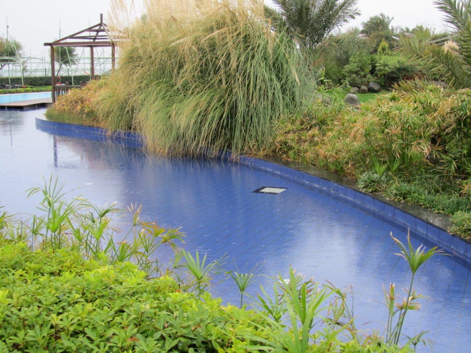 Seitenarm des Pools Limak Lara Deluxe Hotel & Resort