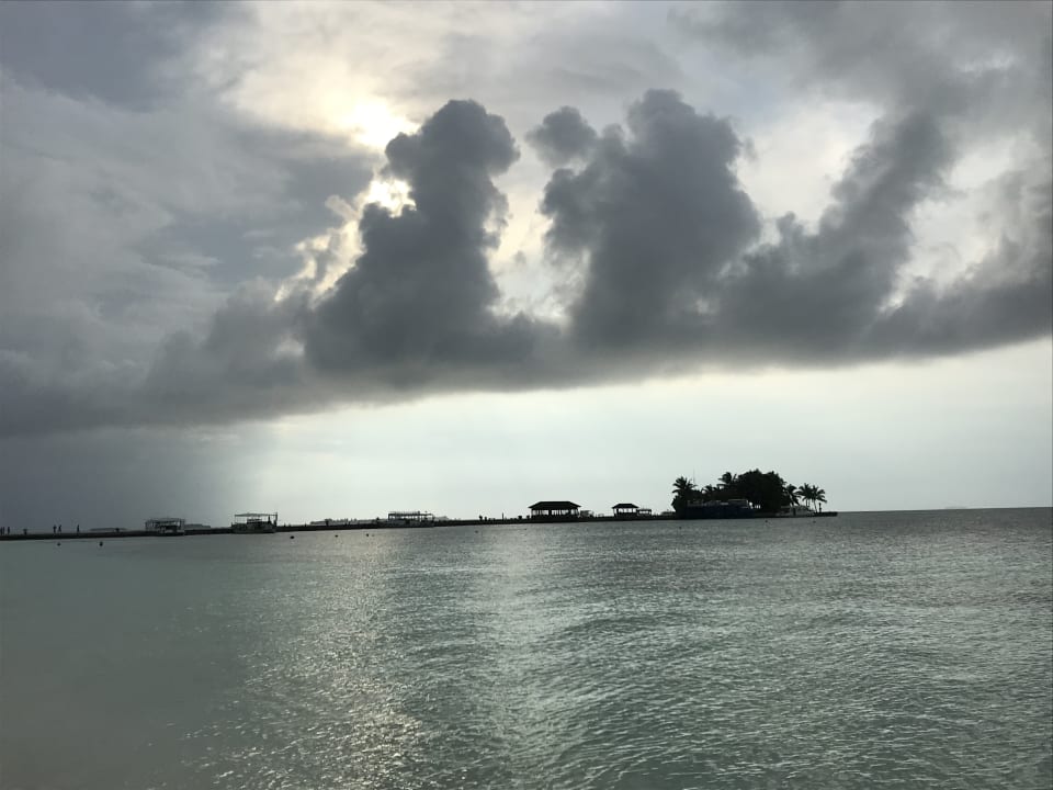 Strand Kuredu Island Resort & Spa