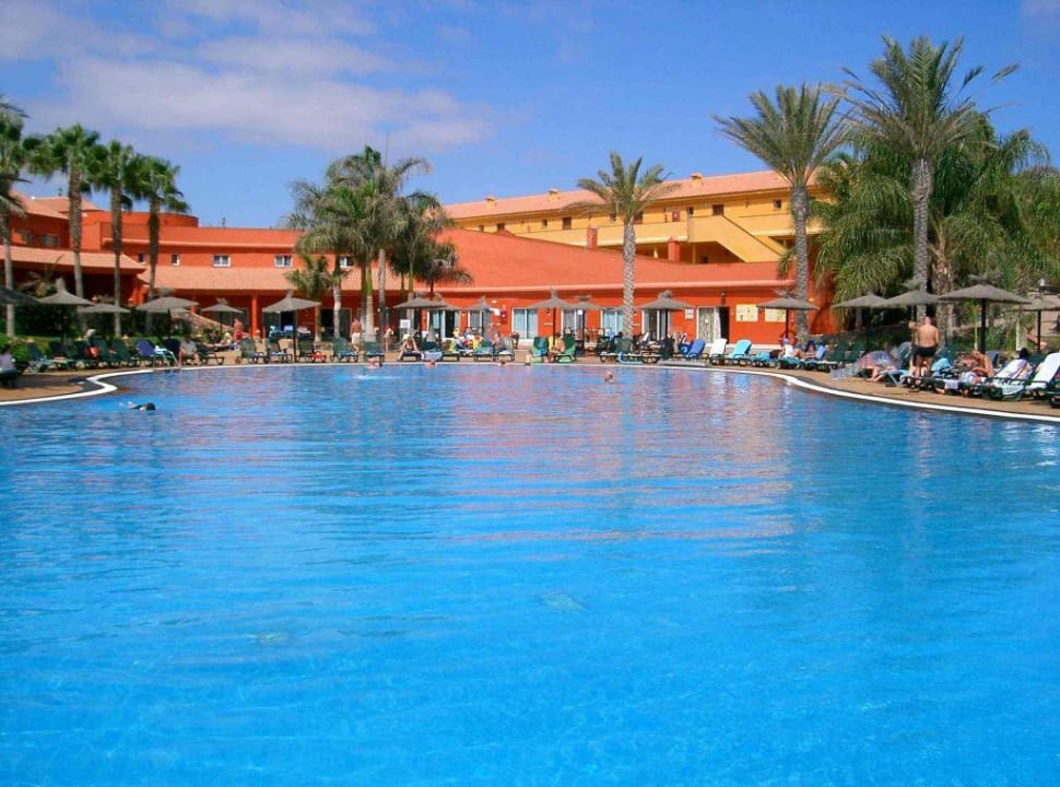 Pool-Anlage Hotel Oasis Village
