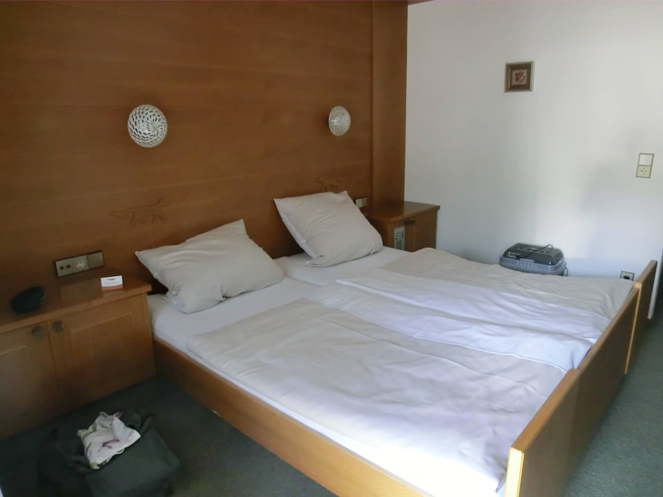 Doppelbett mit 2 Matratzen mit Federkissen ! Hotel Garni Großfuchsenhof