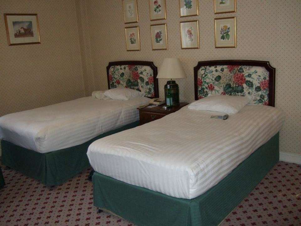großes Zimmer 4.Stock Harrington Hall Hotel