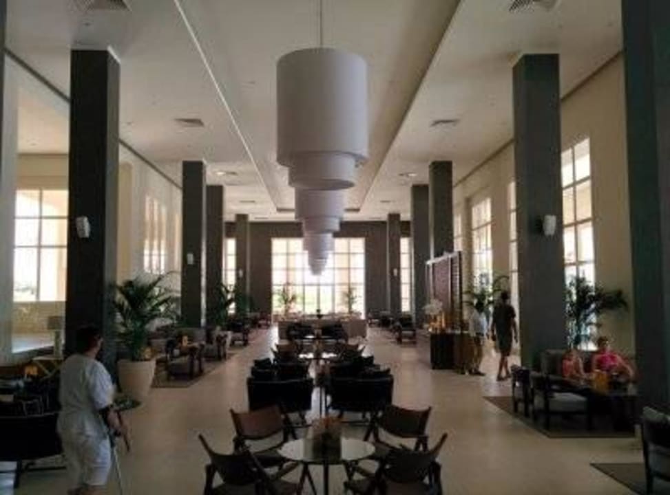 Innen die Bar Jaz Aquaviva