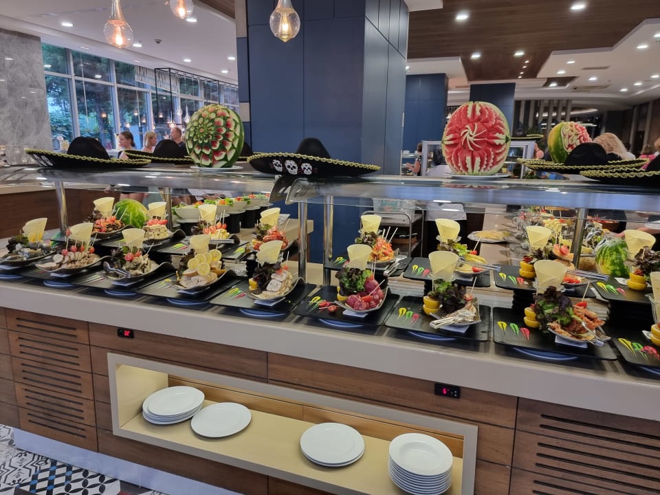 Gastro Saturn Palace Resort Hotel