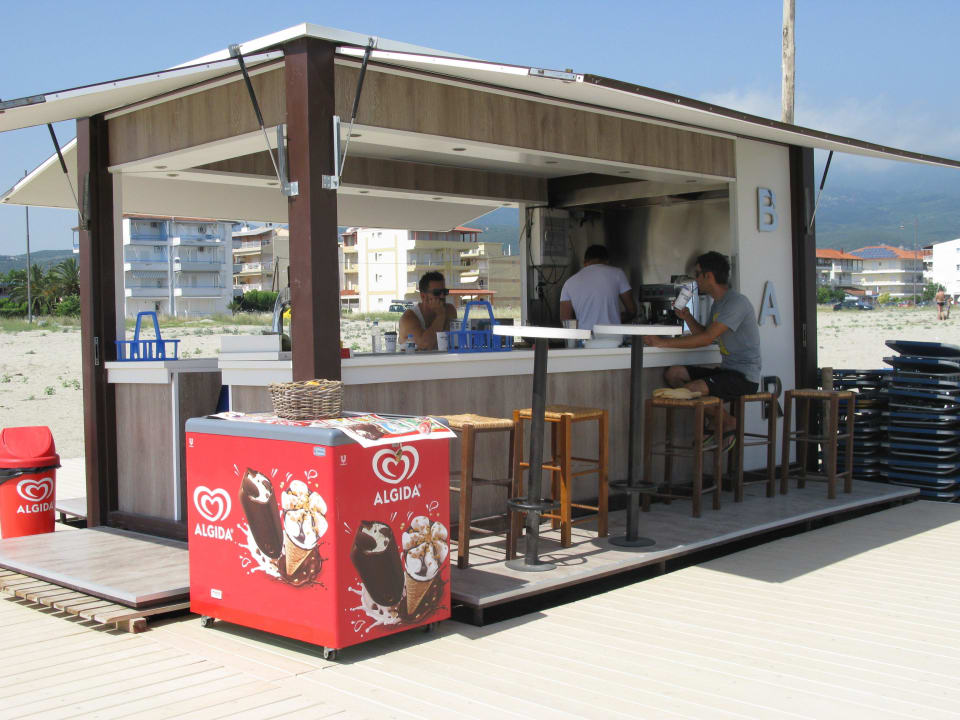 Bar op het strand Evilion Sea & Sun Hotel