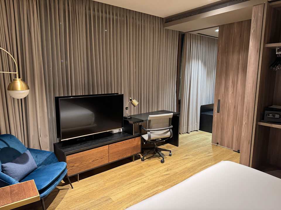 Zimmer Salvio Parque 93 Bogota, Curio Collection by Hilton