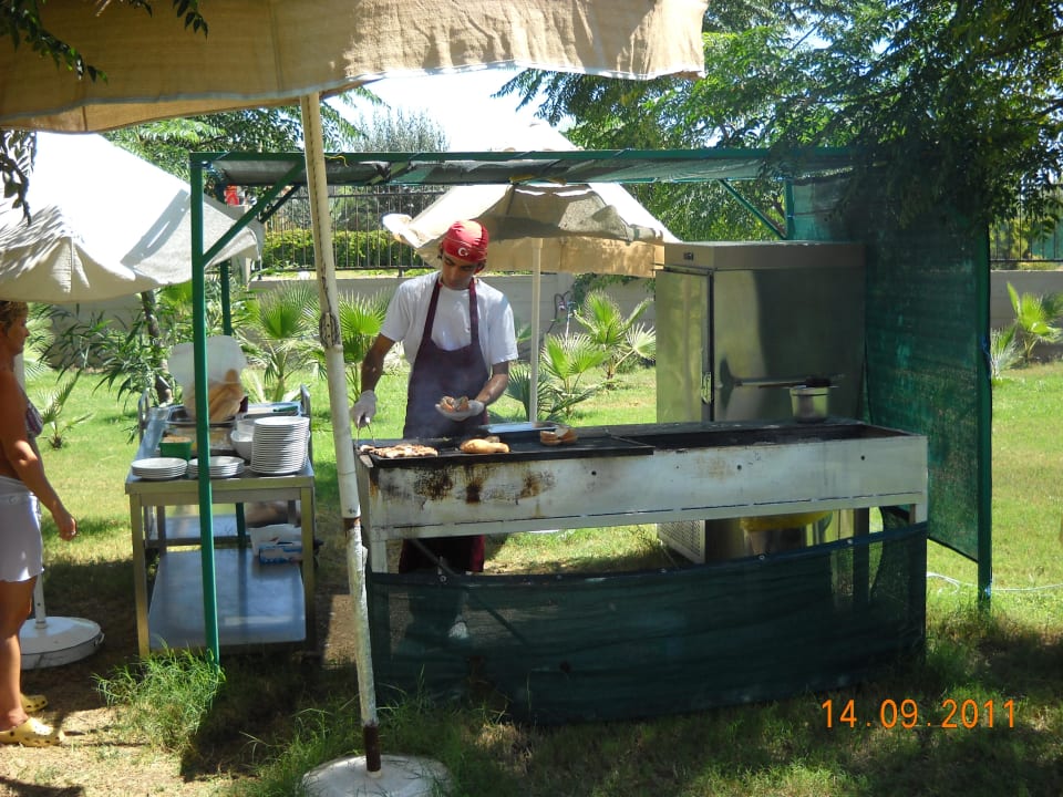 Mittags Grillen  Seaden Sea World Resort & Spa