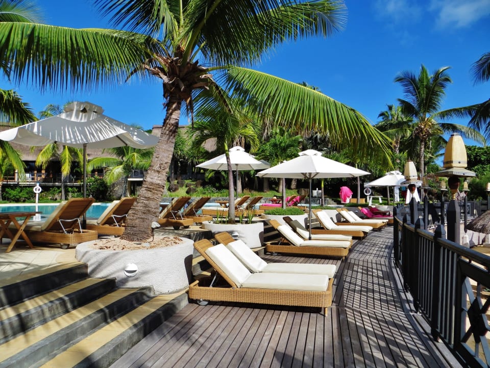 Liegen am Hauptpool LUX* Grand Gaube Resort & Villas