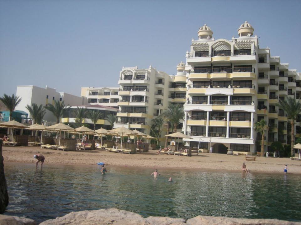 Das Hotel vom Strand aus SUNRISE Holidays Resort (Adults Only)