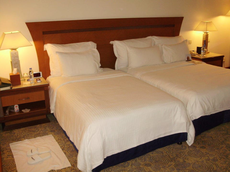 Superior Doppelzimmer Hotel Le Meridien Al Aqah Beach Resort