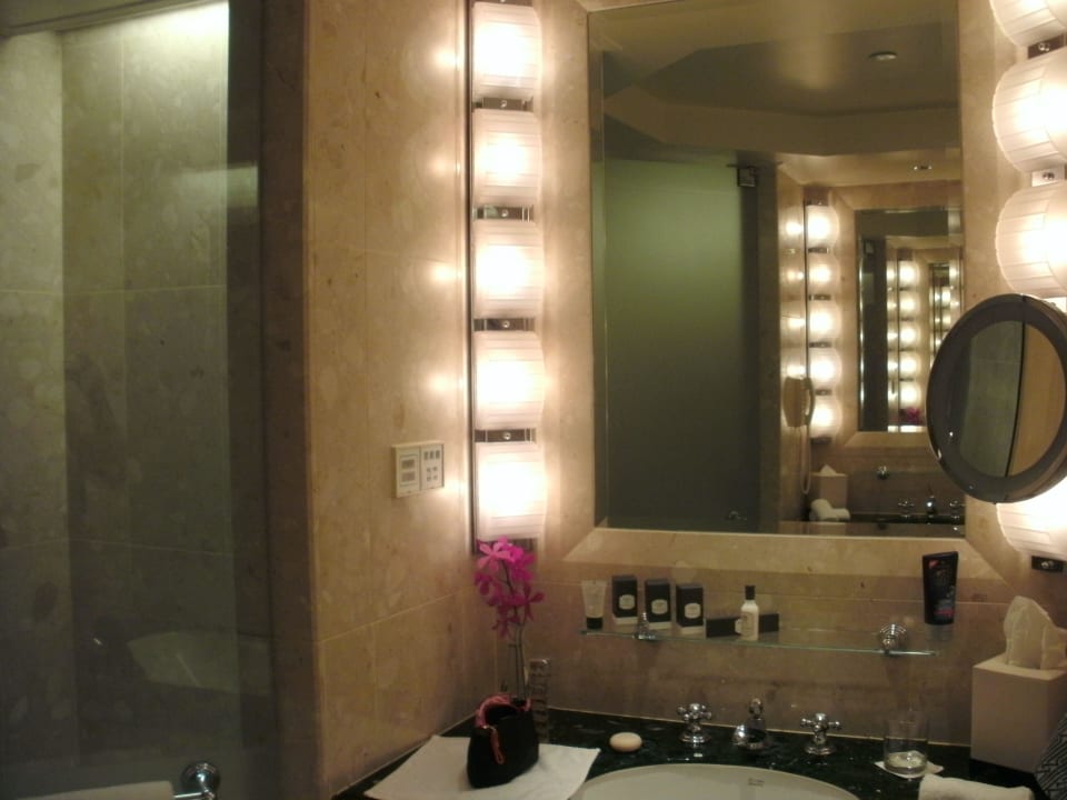 Luxuriöses Badezimmer Hotel The Peninsula Bangkok