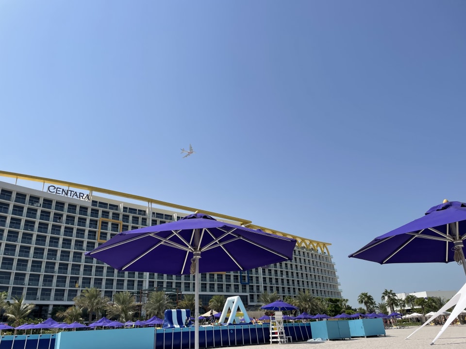 Außenansicht Centara Mirage Beach Resort Dubai - A World of Family Fun