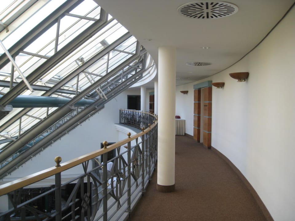 Oberhalb der Lobby, Hotelflur Seminaris Hotel Leipzig