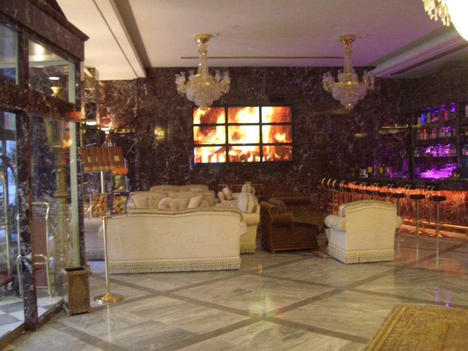Bar und Eingang Hotel Unique Dortmund Hauptbahnhof
