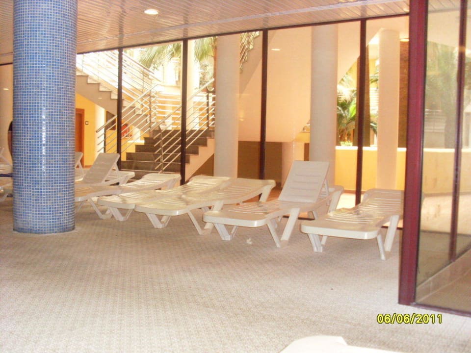 Liegen beim Innenpool allsun App.-Hotel Orient Beach