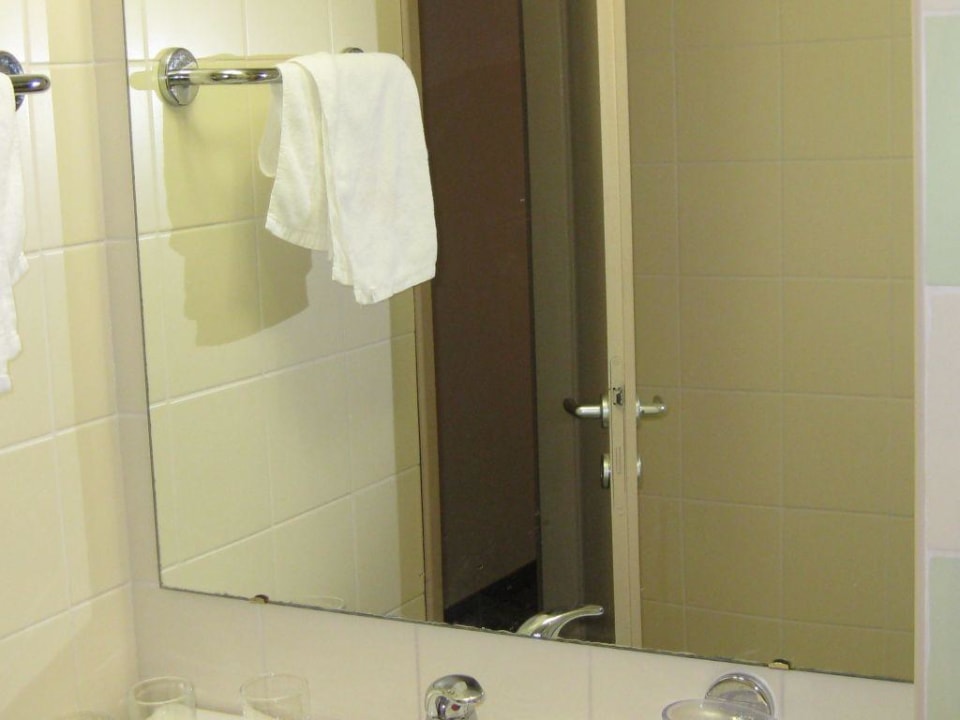Badezimmer im Zimmer 1417 Sunny Rabac by Valamar