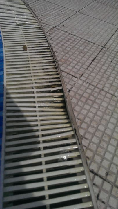 Kaputt , gefährlich und verschimmelt Park Hotel Golden Beach