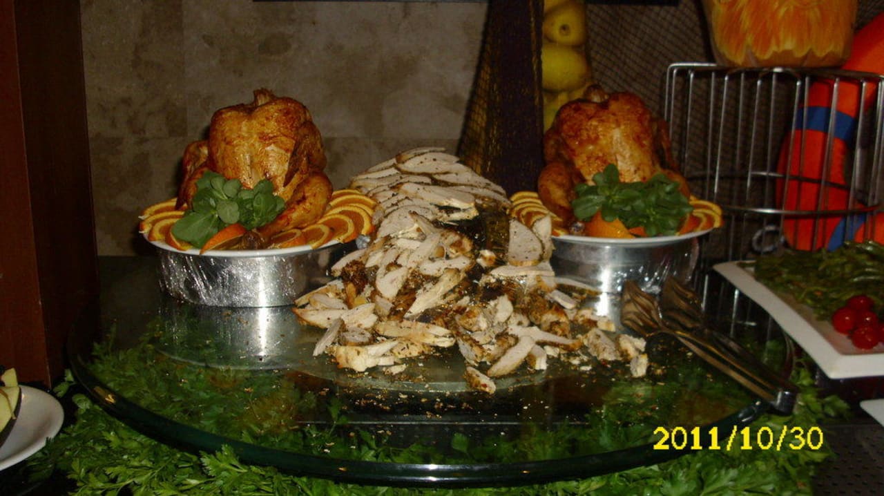 "Sitzende Hühnchen" beim Abendbüffet Voyage Belek Golf & Spa