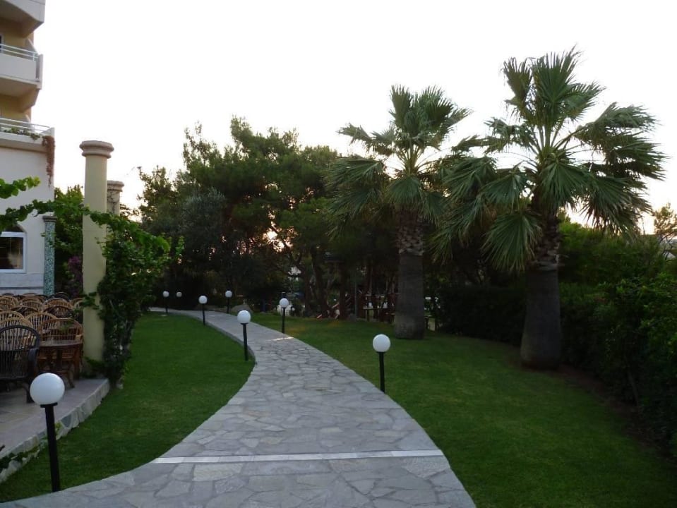 Sehr viel Grün Hotel Kalithea Horizon Royal