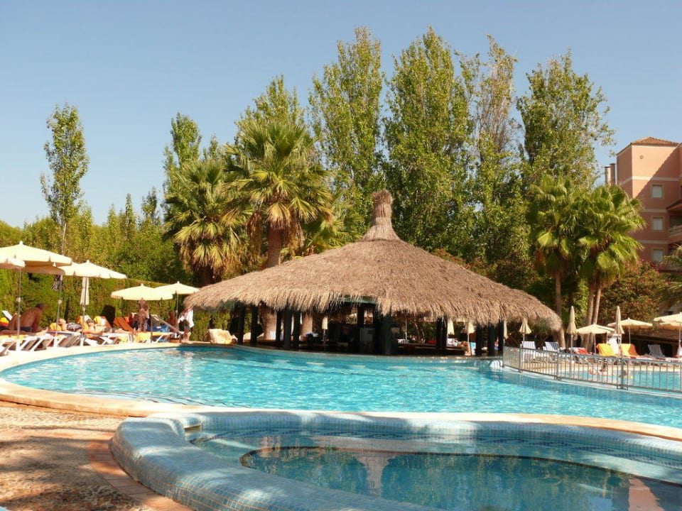 Die Poolbar war zu im Oktober R2 Lago Playa Park