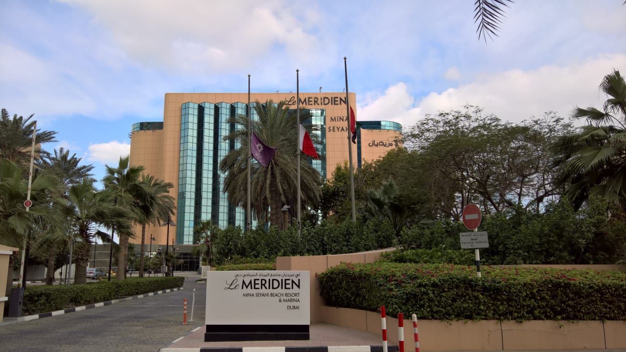 Außenansicht Le Meridien Mina Seyahi Beach Resort & Waterpark