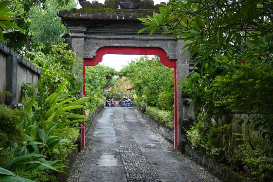 Zufahrt Hotel Puri Mesari