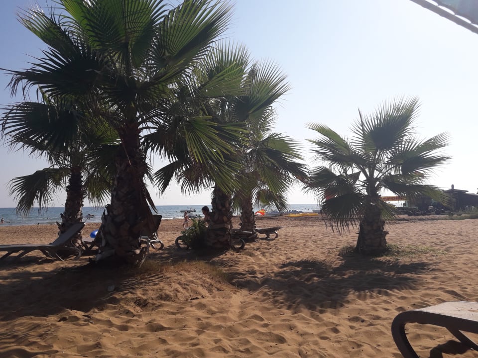 Strand Club Grand Side