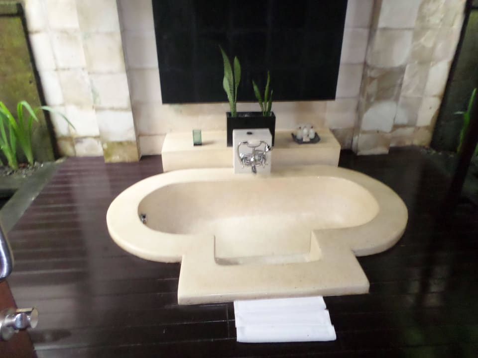 Aussenbadewanne The Ubud Village Resort & Spa